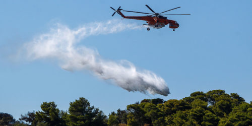 Πυροσβεστικό Ελικόπτερο για κατάσβεση πυρκαγιάς