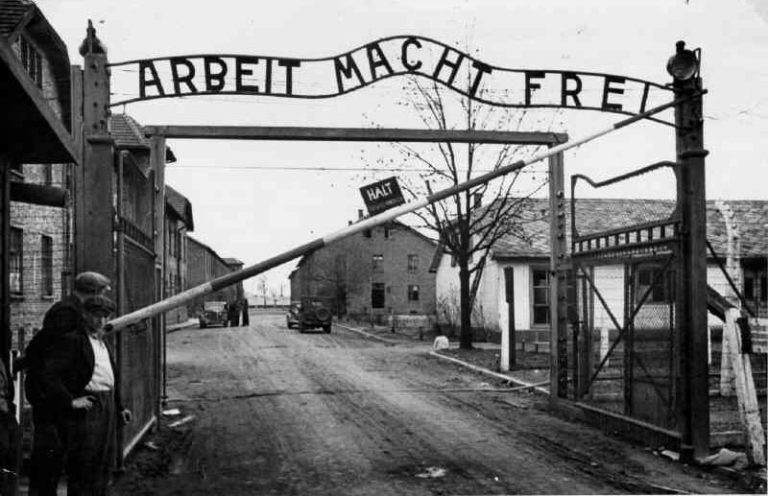 https://www.alt.gr/wp-content/uploads/2020/04/Dachau-768x496.jpg