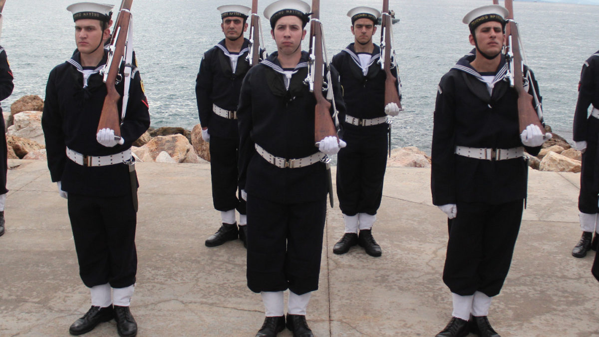 Ναύτες νεοσύλλεκτοι επ' ώμου