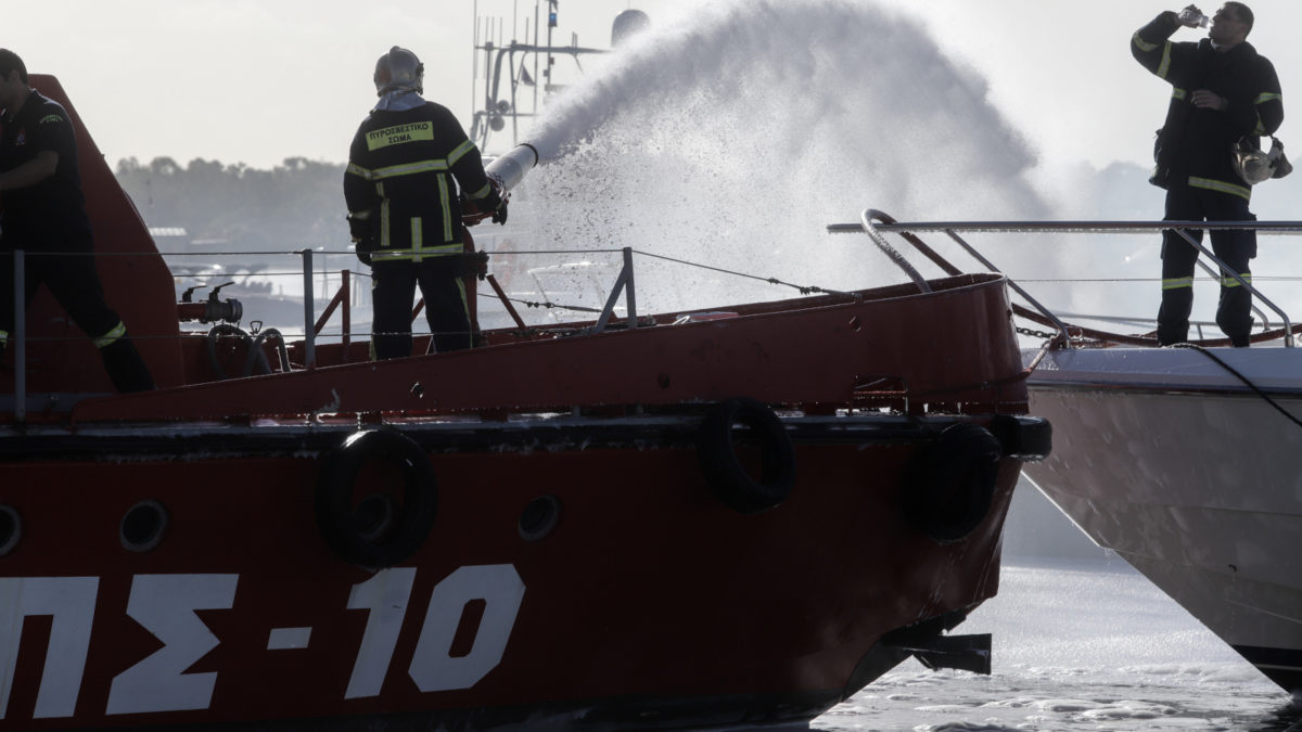 Πλωτό - ΠΣ10 - της Πυροσβεστικής στη Γλυφάδα