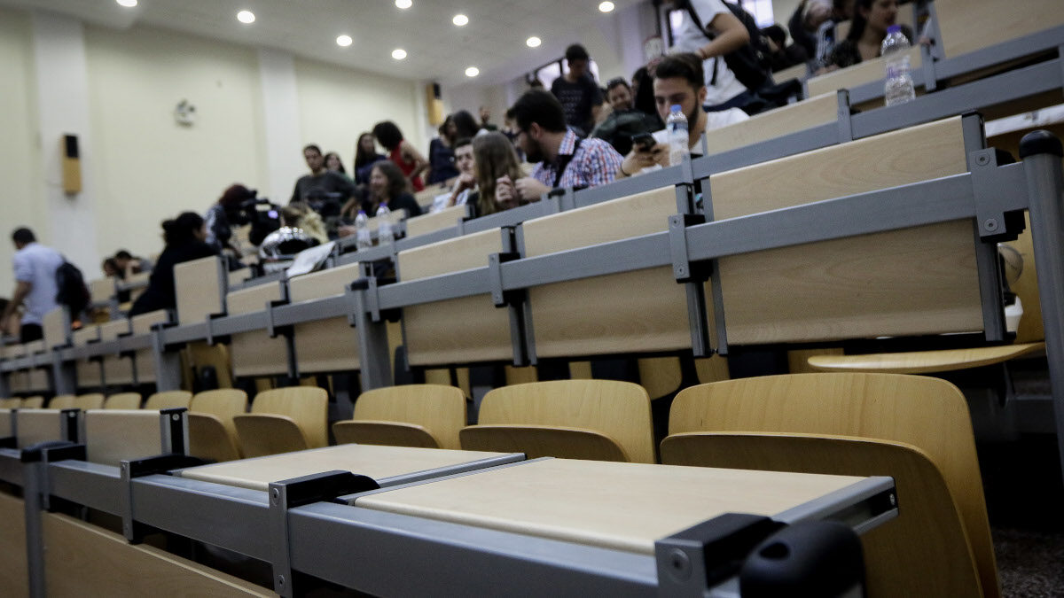 foitites-amfitheatro-panepistimio