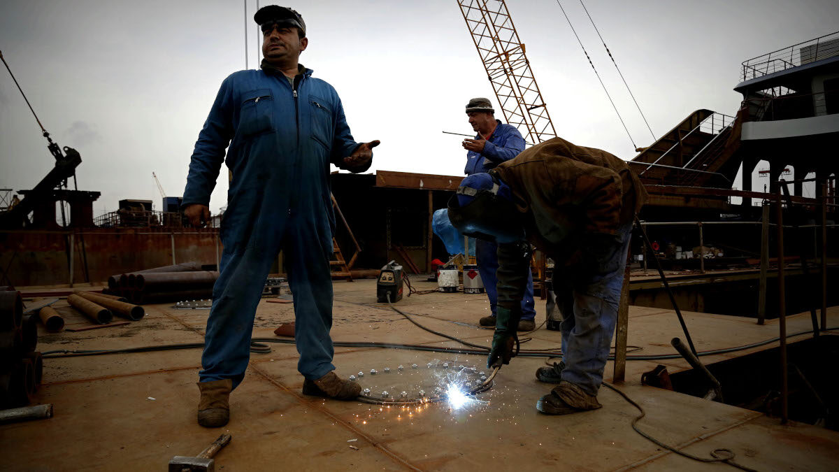 Πέραμα - Ναυπηγικές & Επισκευαστικές Εργασίες