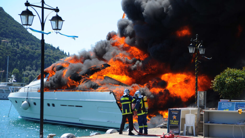 Πυρκαγιά στα νησιά του Ιονίου
