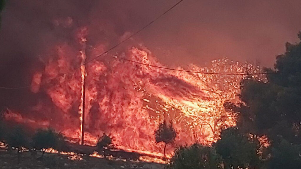 Πυρκαγιά στα νησιά του Ιονίου