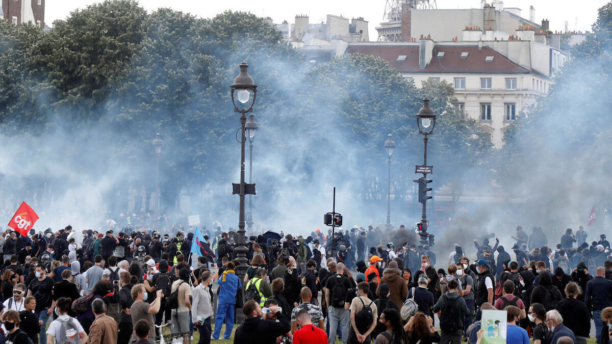 Πορεία Υγειονομικών στο Παρίσι- Γαλλία