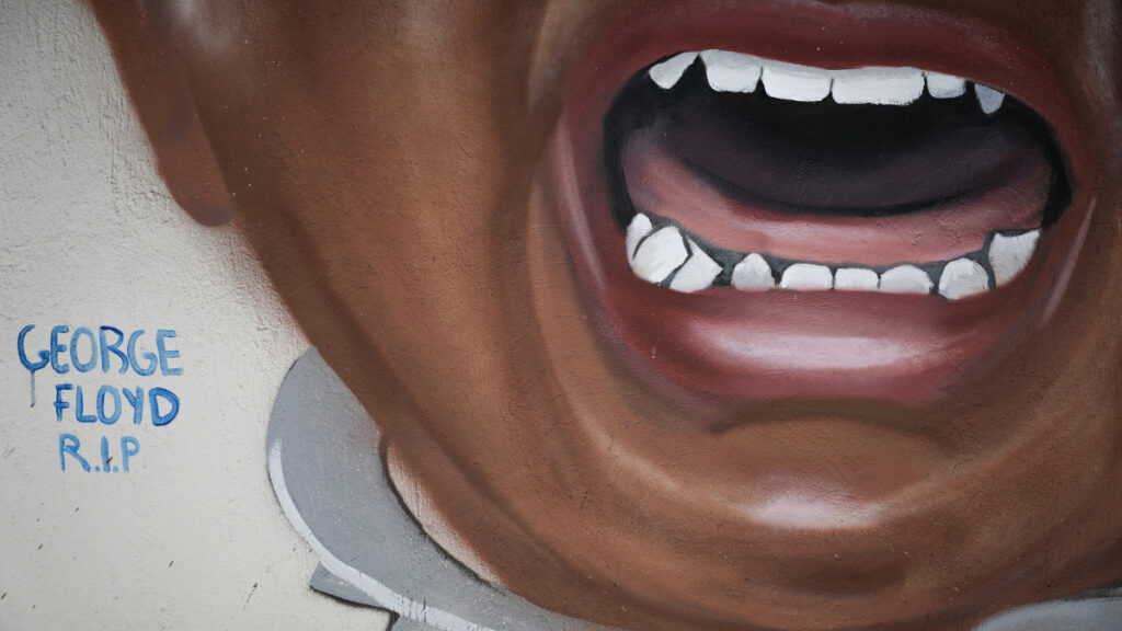 Γκράφιτι σε δρόμο της Αθήνας - Τζόρτζ Φλόυντ