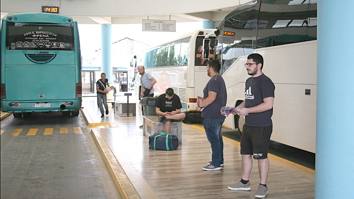 Εξόρμηση του ΚΚΕ στο ΚΤΕΛ Τρίπολης- Στρατιώτες