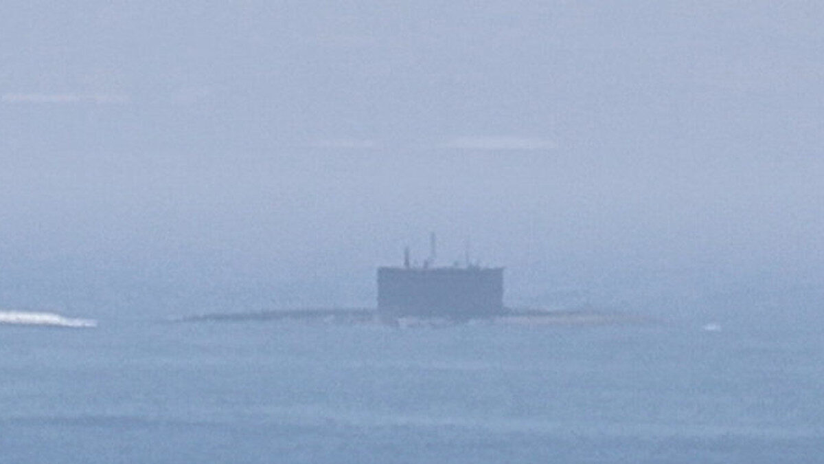 Φωτογραφία που τραβήχτηκε στο στενό του Γιβλαρτάρ και πιστεύεται από το ΝΑΤΟ ότι πρόκειται για το Ντιζελοκίνητο Υποβρύχιο Krasnodar του Ρωσικού Πολεμικού Ναυτικού (B-265)