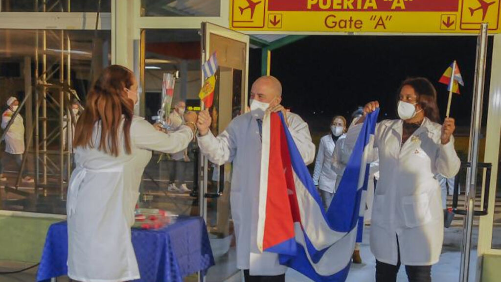 Γιατροί από την Κούβα φτάνουν στην Ανδόρα για να βοηθήσουν στην καταπολέμηση του κορονοϊού