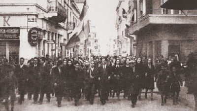 Διαδήλωση του λαού της κατεχόμενης Αθήνας που ακύρωσε την επιστράτευση - 24 Φλεβάρη 1943