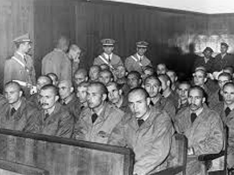 Οι πραξικοπηματίες στρατιωτικοί κατά την διάρκεια της δίκης τους