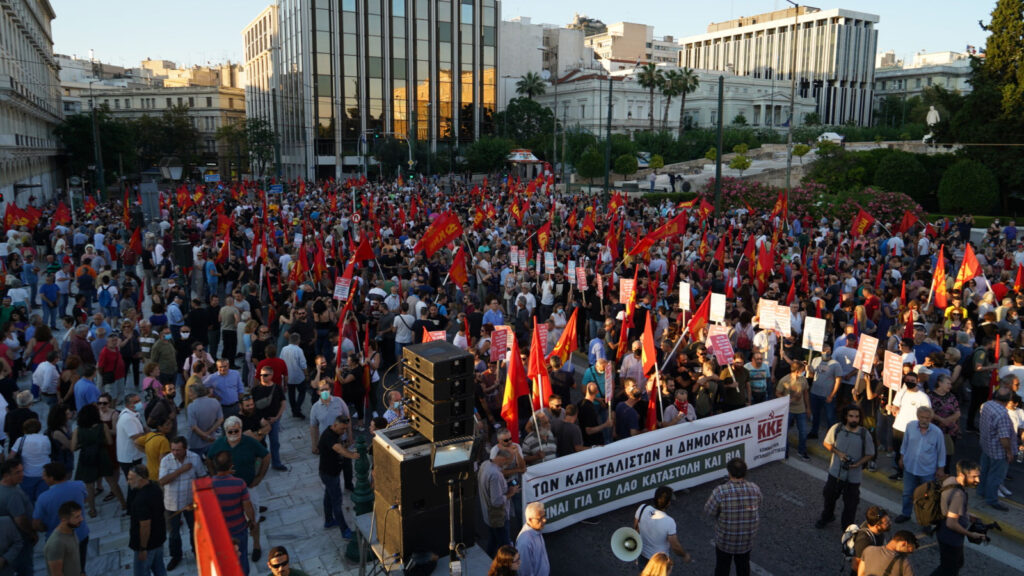 Συγκέντρωση ΚΚΕ στην πλατεία Συντάγματος κατά του νόμου που περιορίζει το δικαίωμα στις διαδηλώσεις της Κυβέρνησης της ΝΔ - 2/7/2020