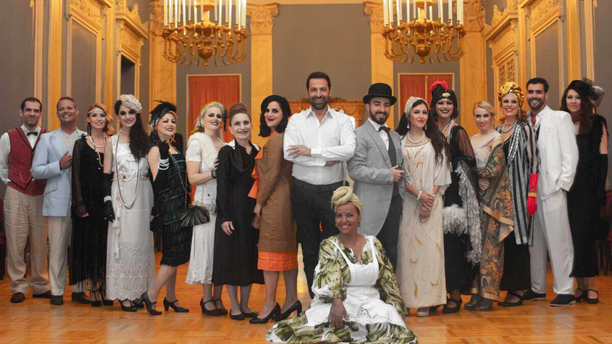 Η θεατρική ομάδα +αίσθημα του ηθοποιού και σκηνοθέτη Στέλιου Καλαθά, παρουσιάζει το έργο Black Out του Jack Sharkey