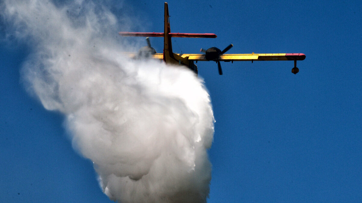 πυρκαγιά στις Κεχριές Κορινθίας 10-7-2020 - Καναντέρ σε ρίψη - Πυροσβεστική