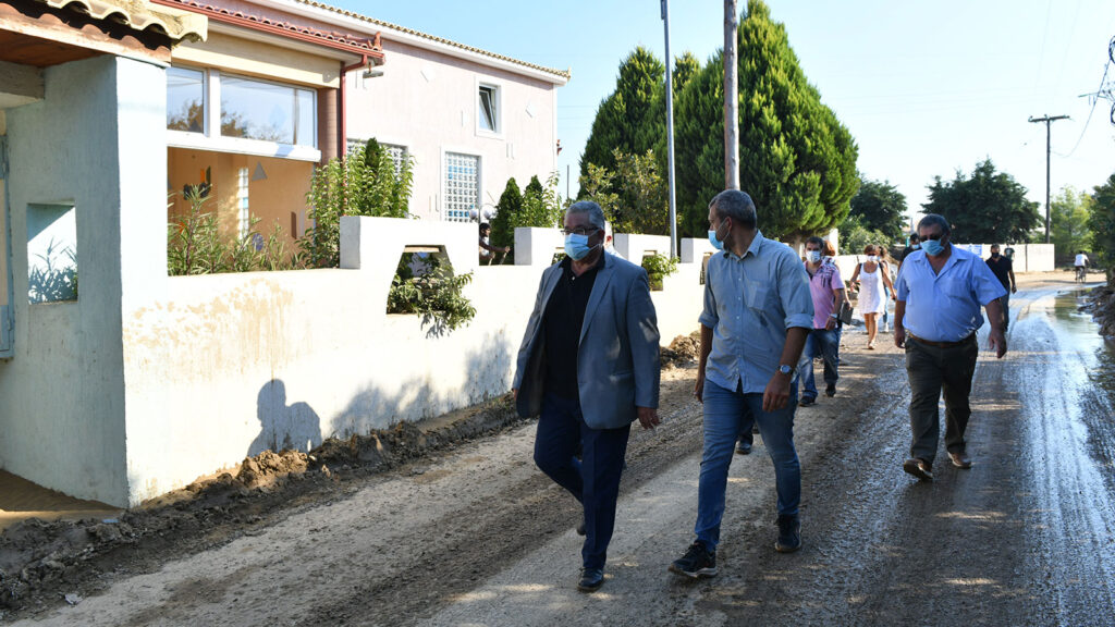 Στις περιοχές της Εύβοιας που βρέθηκαν στο στόχαστρο της καταστροφικής πλημμύρας τα ξημερώματα της Κυριακής 9/8/2020, επισκέφτηκε ο ΓΓ της ΚΕ του ΚΚΕ, Δημήτρης Κουτσούμπας 12/8/2020