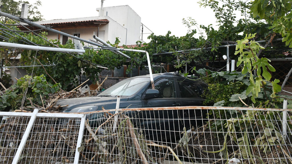 Στις περιοχές της Εύβοιας που βρέθηκαν στο στόχαστρο της καταστροφικής πλημμύρας τα ξημερώματα της Κυριακής 9/8/2020, επισκέφτηκε ο ΓΓ της ΚΕ του ΚΚΕ, Δημήτρης Κουτσούμπας 12/8/2020