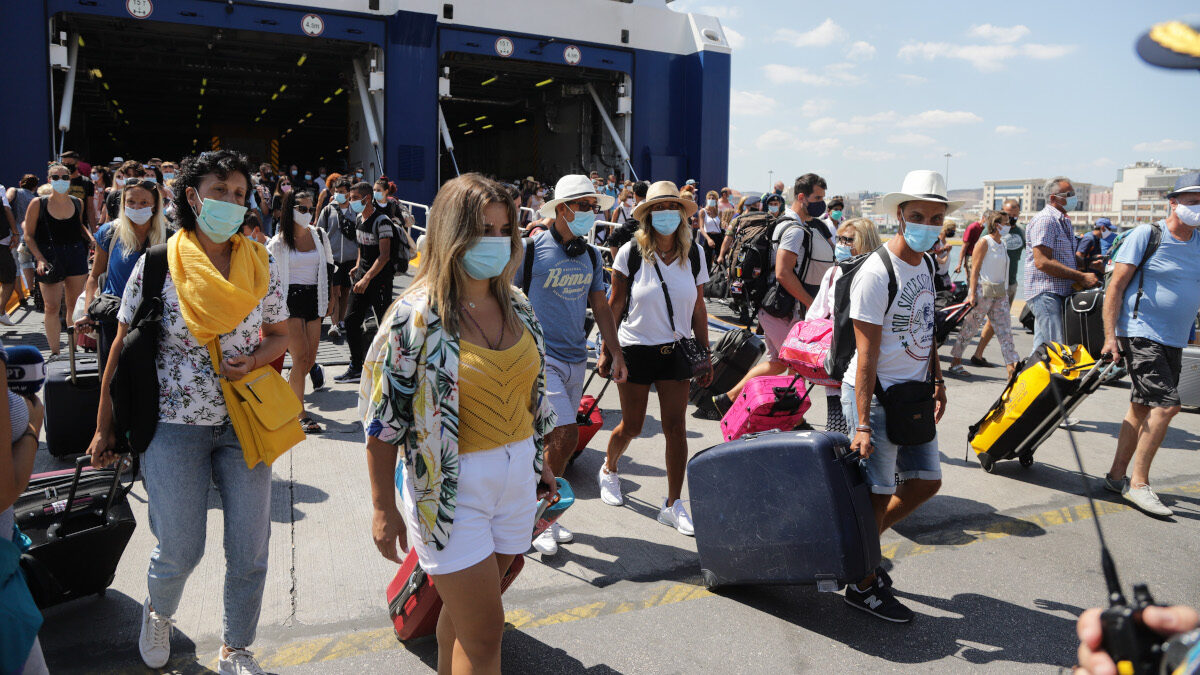 Εκδρομείς στο λιμάνι του Πειραιά- Κορονοϊός- Χρήση Μάσκας