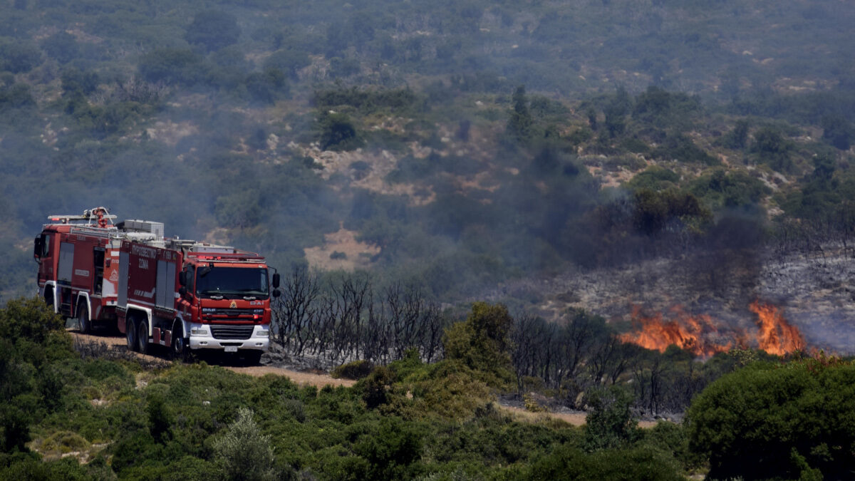 Κατάσβεση πυρκαγιάς στην Επίδαυρο - Πυροσβεστικό Σώμα - 31/7/2020 - Πυροσβεστικά Ελικόπτερα, Αεροπλάνα και Οχήματα