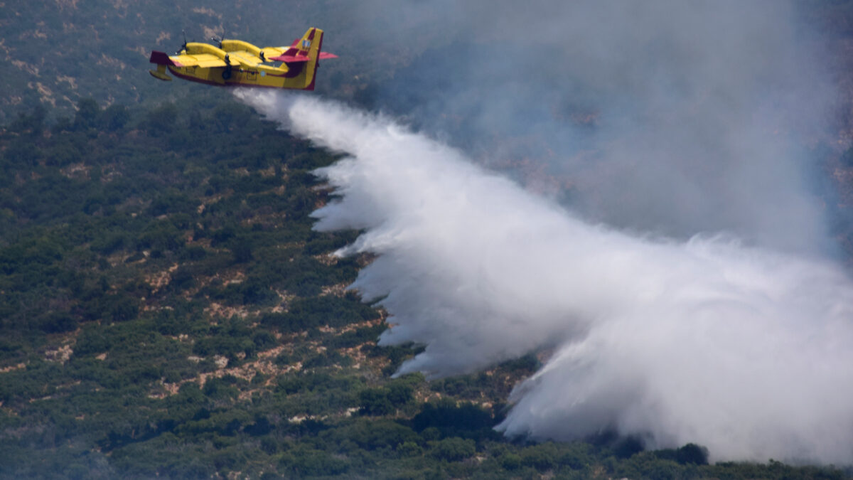 Κατάσβεση πυρκαγιάς στην Επίδαυρο - Πυροσβεστικό Σώμα - 31/7/2020 - Πυροσβεστικά Ελικόπτερα, Αεροπλάνα και Οχήματα