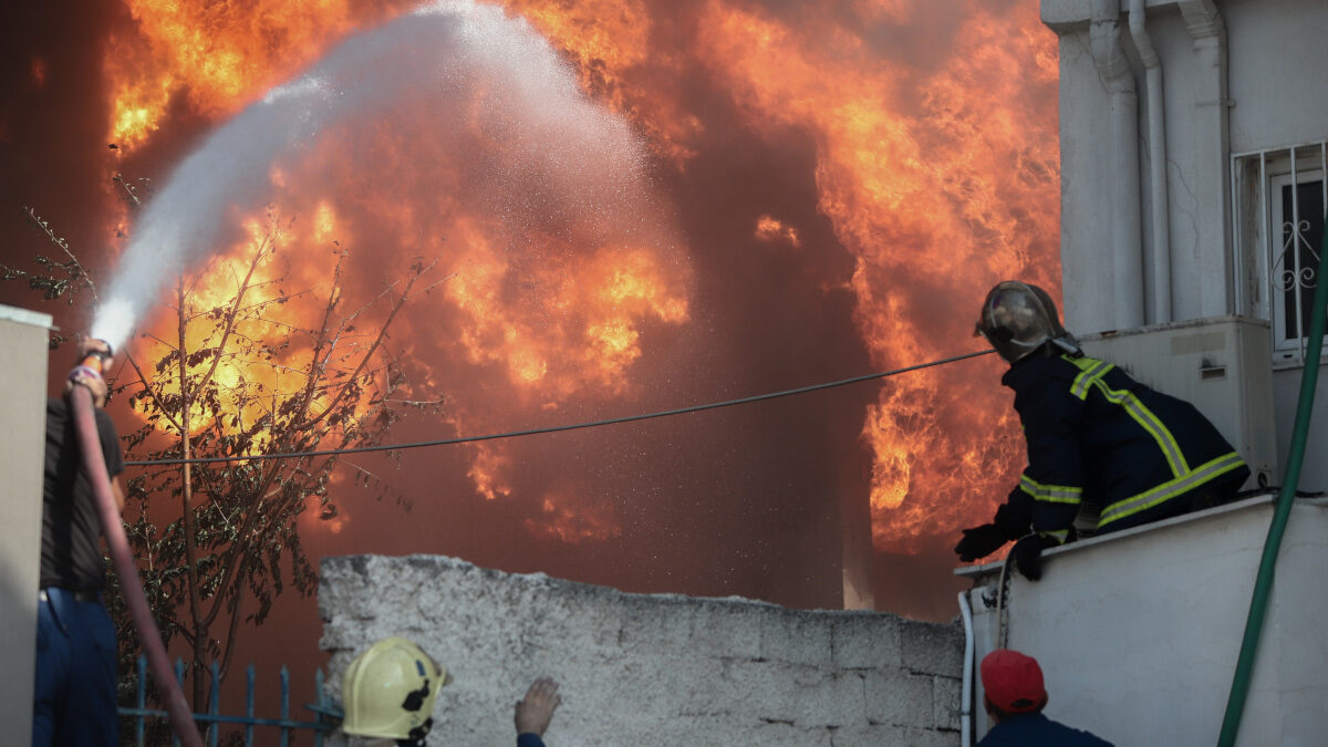 Πυρκαγιά σε εργοστάσιο πλαστικών στη Μεταμόρφωση Αττικής