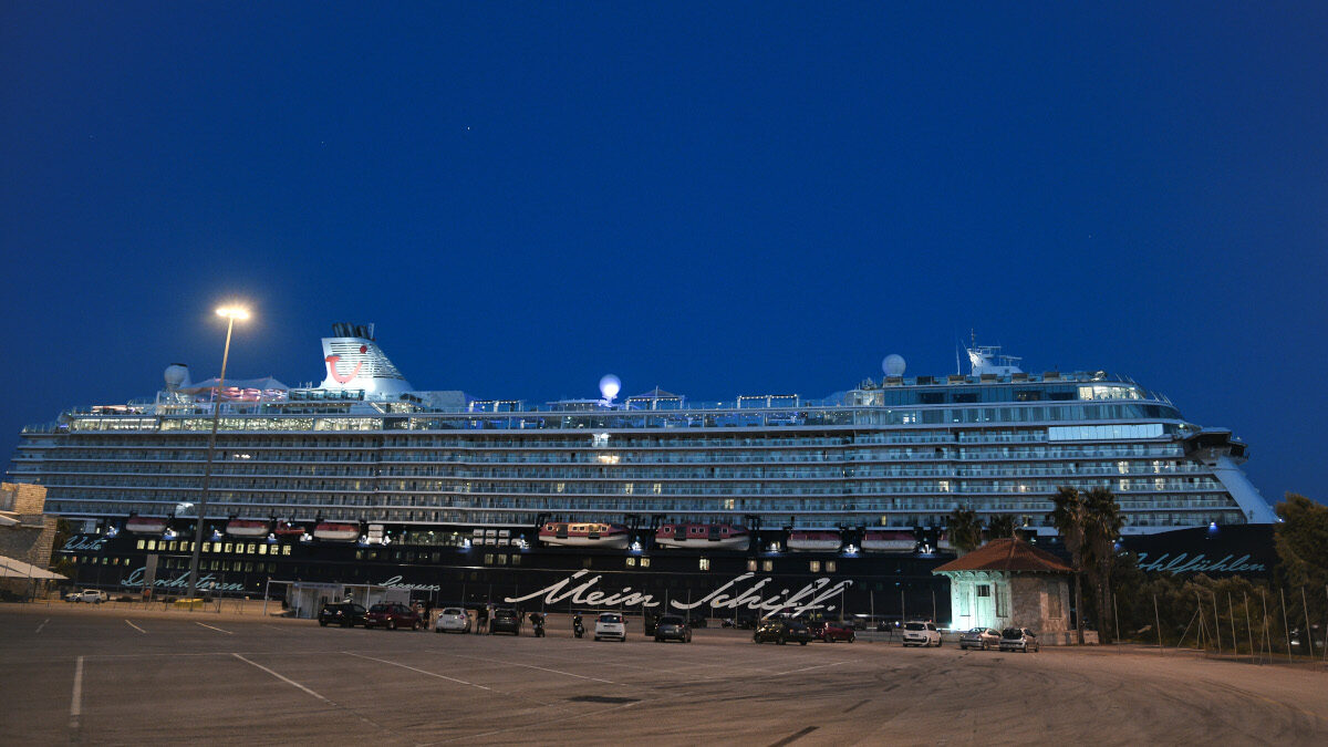Το Κρουαζιερόπλοιο "Mein Schiff 6" στο λιμάνι του Πειραιά