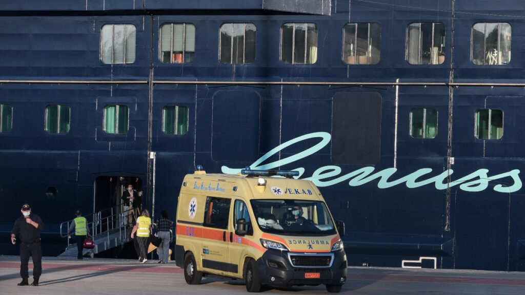 Το Κρουαζιερόπλοιο "Mein Schiff 6" στο λιμάνι του Πειραιά