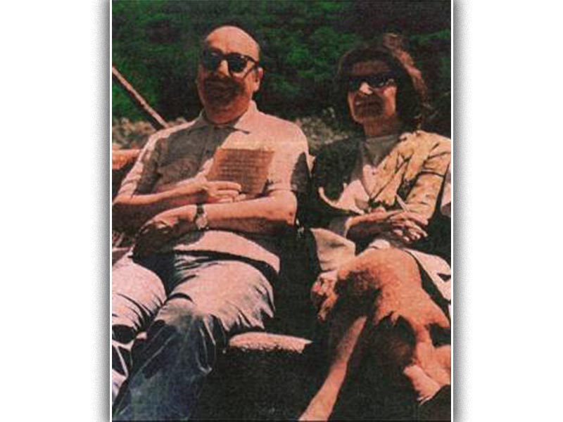 Ο ποιητής με τη Δανάη Στρατηγοπούλου, στο σπίτι του στην Ισλα Νέγκρα το 1966