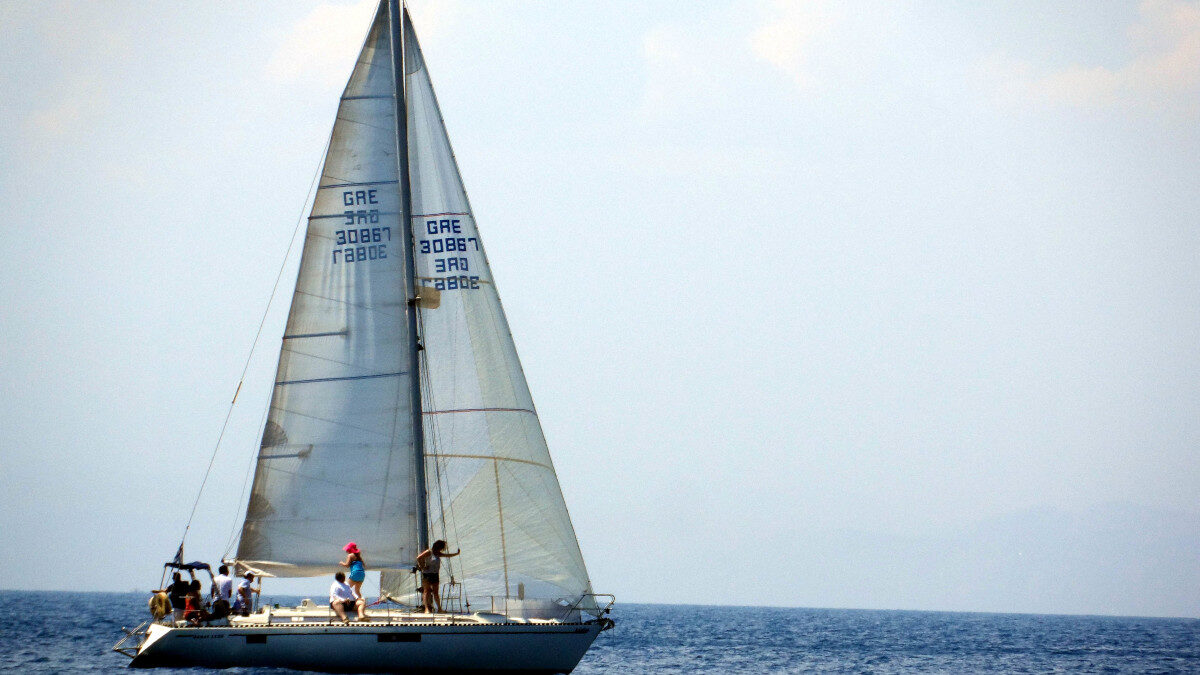 Ιστιοπλοϊκό στον Σαρωνικό