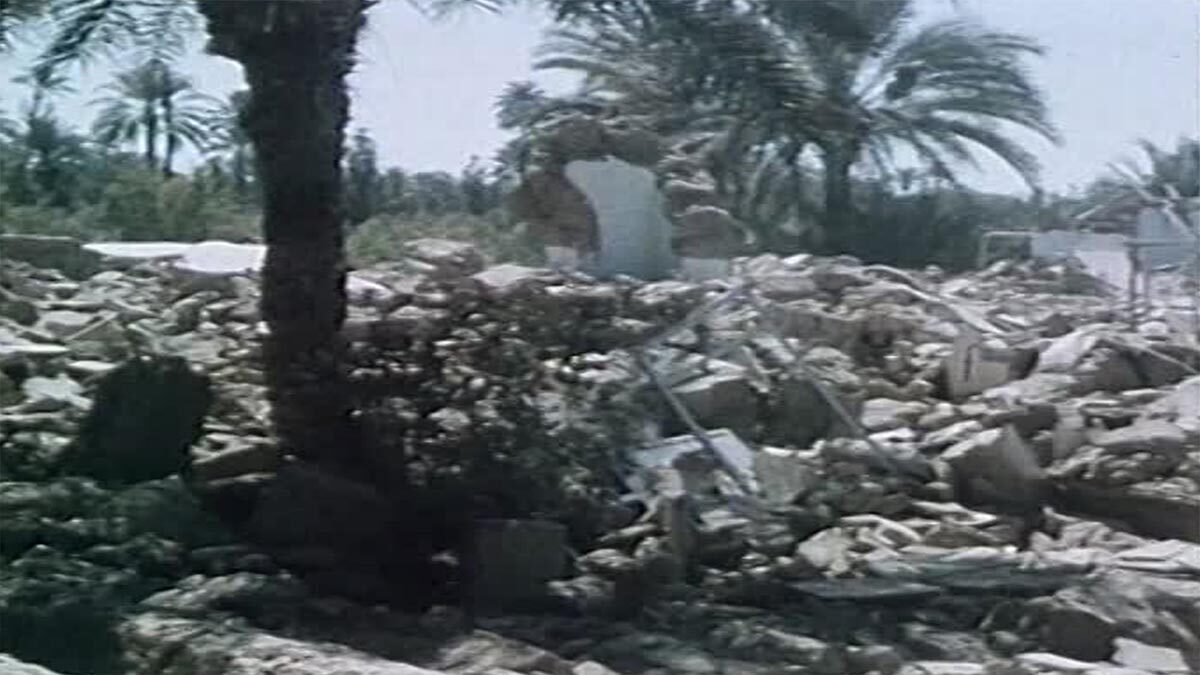 Ερείπια από τον σεισμό στο Βορειοανατολικό Ιράν