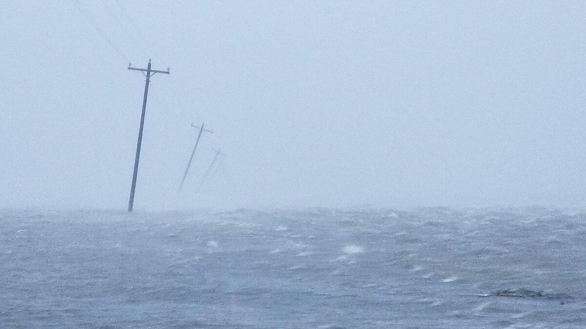 Καταστροφές από τον τυφώνα Delta