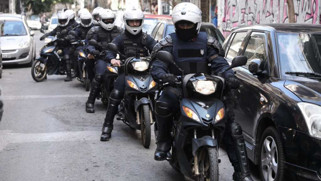 Η ομάδα ΔΕΛΤΑ της Αστυνομίας σε επιχείρηση ΚΑΤΑΣΤΟΛΗΣ στο κέντρο της Αθήνας