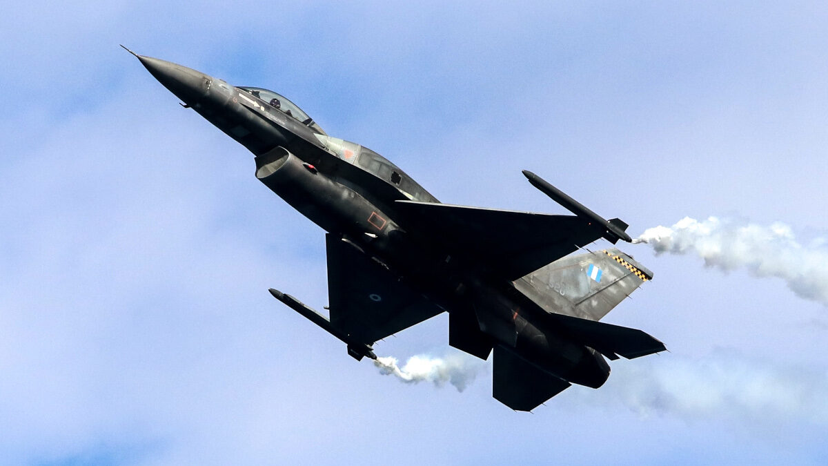 Επιδείξεις τις ομάδας Ζευς της Πολεμικής Αεροπορίας με F16