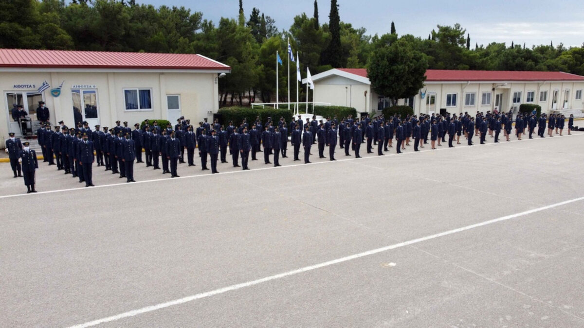 Ορκωμοσία των πρωτοετών Δοκίμων της 4ης Σειράς της Σχολής Μονίμων Υπαξιωματικών Αεροπορίας (ΣΜΥΑ), στην Αεροπορική Βάση Δεκέλειας, στο Τατόι.