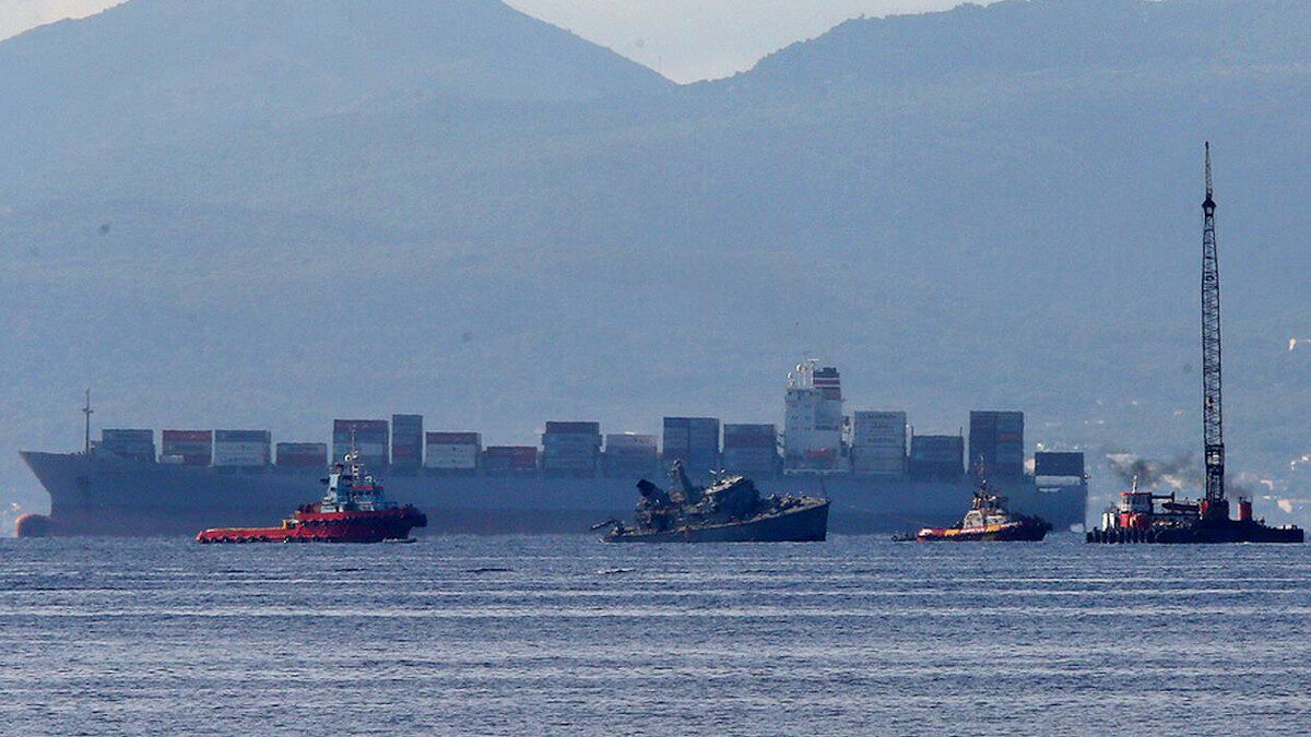 σύγκρουση πλοίων στο λιμάνι του πειραιά