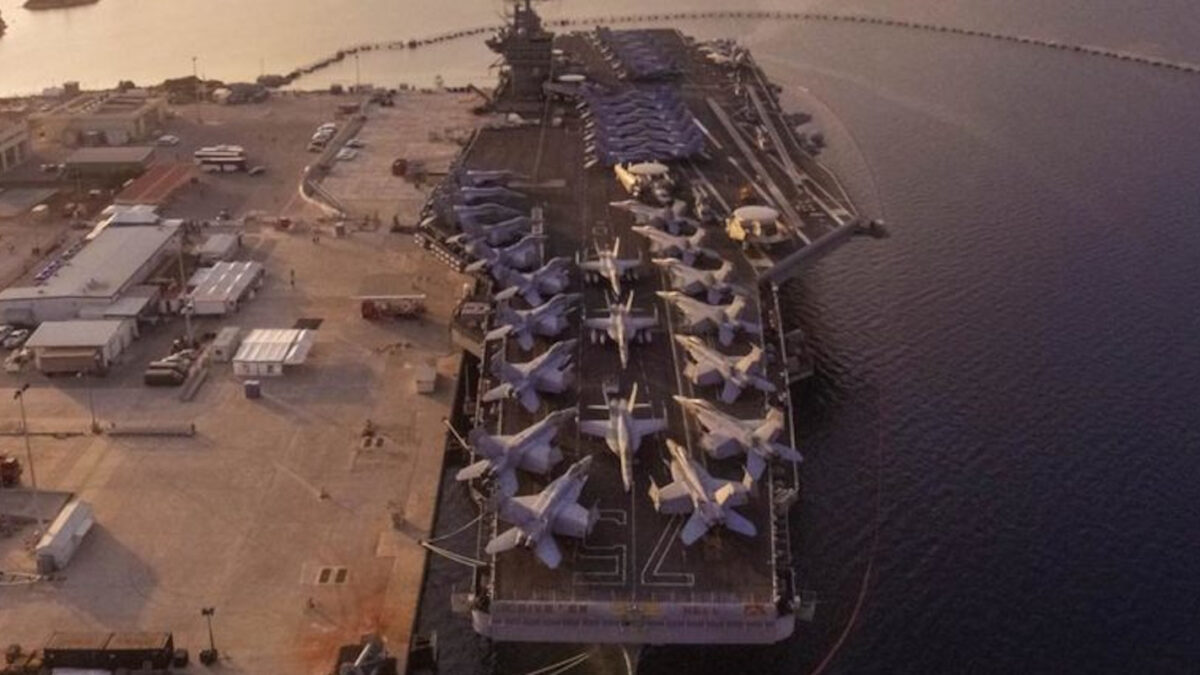 Αεροπλανοφόρο στη βάση της Σούδας