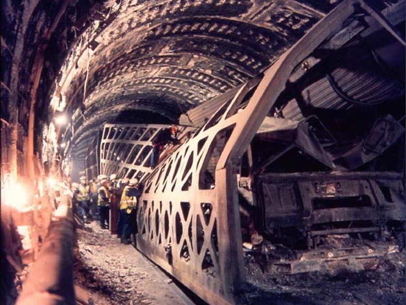 Πυρκαγιά σε τρένο στη σήραγγα της Μάγχης 1996