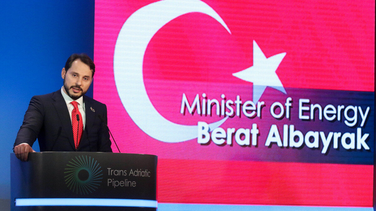 Ο Υπουργός Οικονομικών της Τουρκίας Μπεράτ Αλμπαϊράκ - Σε εκδήλωση στη Θεσσαλονίκη το 2016 για το αγωγό TAP, τότε ως Υπουργός Ενέργεια