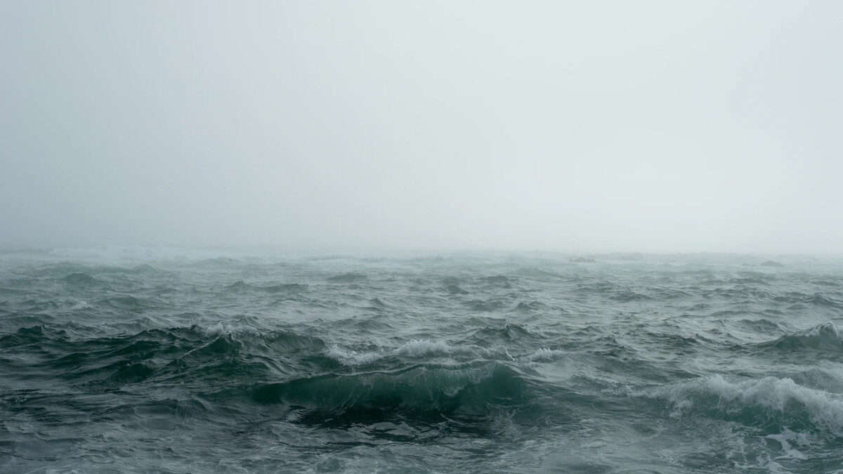 Ανταριασμένη θάλασσα - Κύματα- Δυνατός Άνεμος
