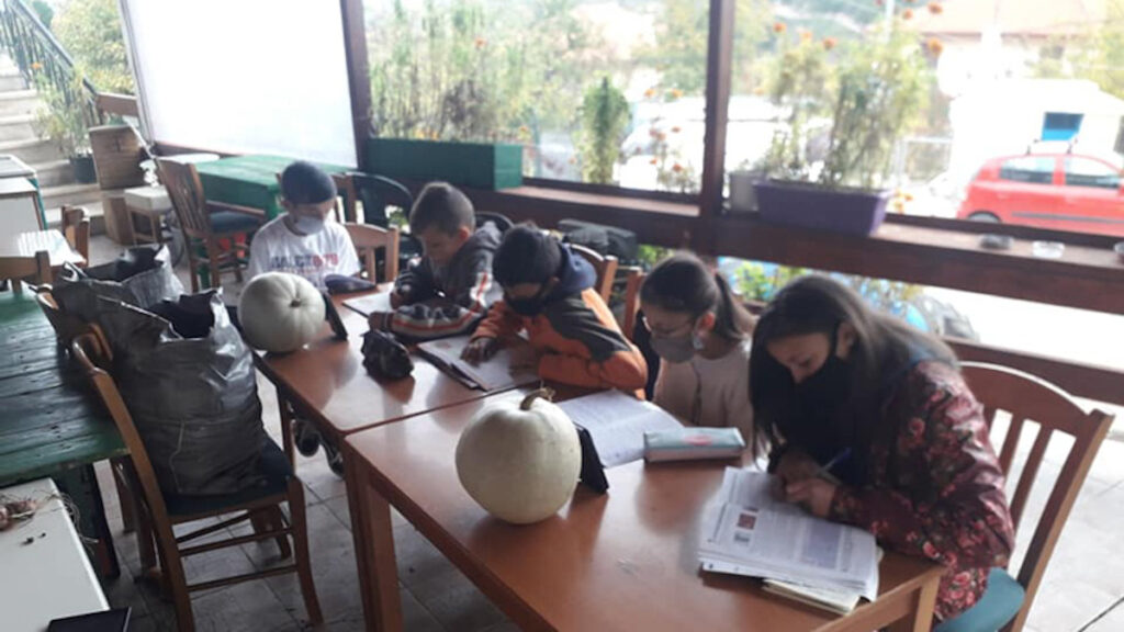 Πεύκη μαθητές καφενείο τηλεκπαίδευση