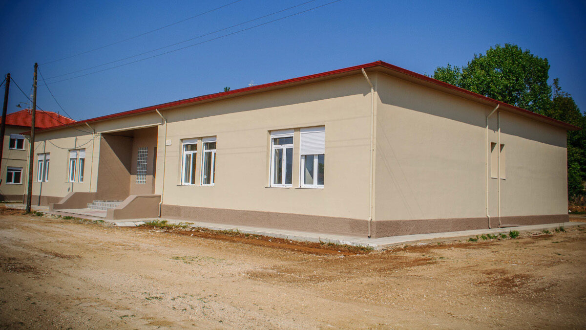 Στρατιωτικά οικήματα (υπο κατασκευή το 2018) στο στρατόπεδο «ΒΕΛΙΣΣΑΡΙΟΥ» στα Ιωάννινα. 3 στρατιωτικά οικήματα Αξιωματικών (ΣΟΑ), 4 οικήματα Μονίμων Υπαξιωματικών (ΣΟΜΥ) και 5 οικήματα Επαγγελματιών Οπλιτών (ΣΟΕΠΟΠ)