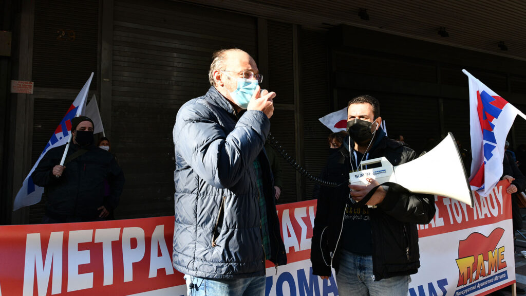 Απεργία 26/11/2020 - Υπουργείο Εργασίας: Συμβολική παρέμβαση στο υπουργείο Εργασίας πραγματοποίησαν το πρωί εκπρόσωποι των Διοικητικών Συμβουλίων των Ομοσπονδιών, Σωματείων και του ΕΚΑ, στο πλαίσιο της σημερινής 24ωρης απεργίας