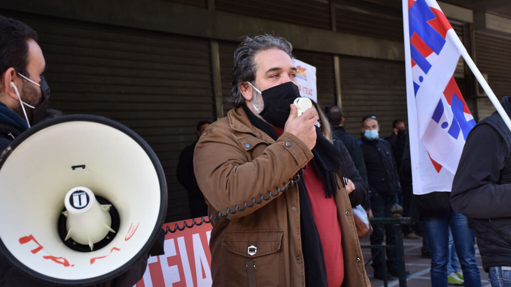 Απεργία 26/11/2020 - Υπουργείο Εργασίας: Συμβολική παρέμβαση στο υπουργείο Εργασίας πραγματοποίησαν το πρωί εκπρόσωποι των Διοικητικών Συμβουλίων των Ομοσπονδιών, Σωματείων και του ΕΚΑ, στο πλαίσιο της σημερινής 24ωρης απεργίας