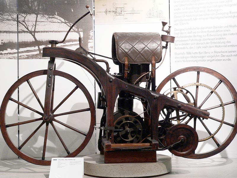 Ράιτβαγκεν-η πρώτη μοτοσικλέτα με μηχανή εσωτερικής καύσης (1885)