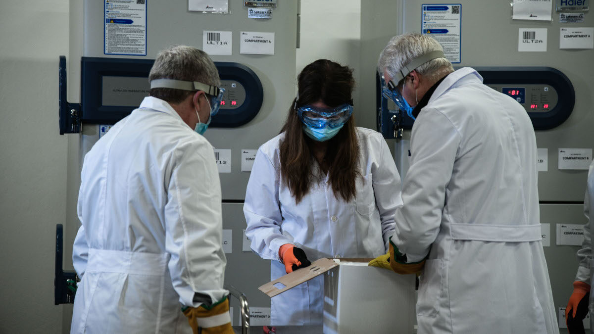 Άφιξή των πρώτων εμβολίων κατά του κορονοϊού, της Pfizer/ Biontech, στην Ελλάδα