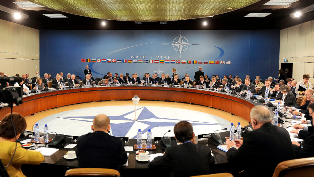 Σύνοδος Υπουργών Άμυνας κι Εξωτερικών του ΝΑΤΟ στις Βρυξέλλες το 2010