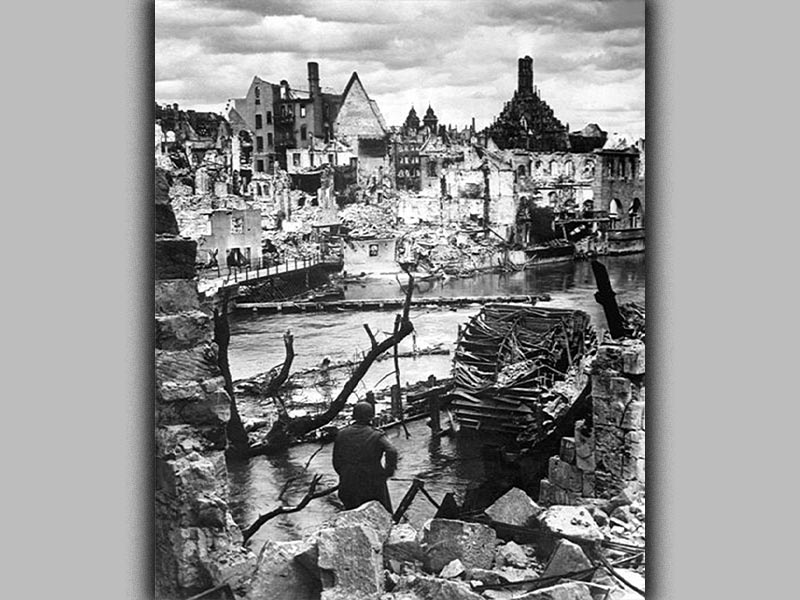 Ναζιστική Γερμανία - Βομβαρδισμός Νυρεμβέργης, 1945