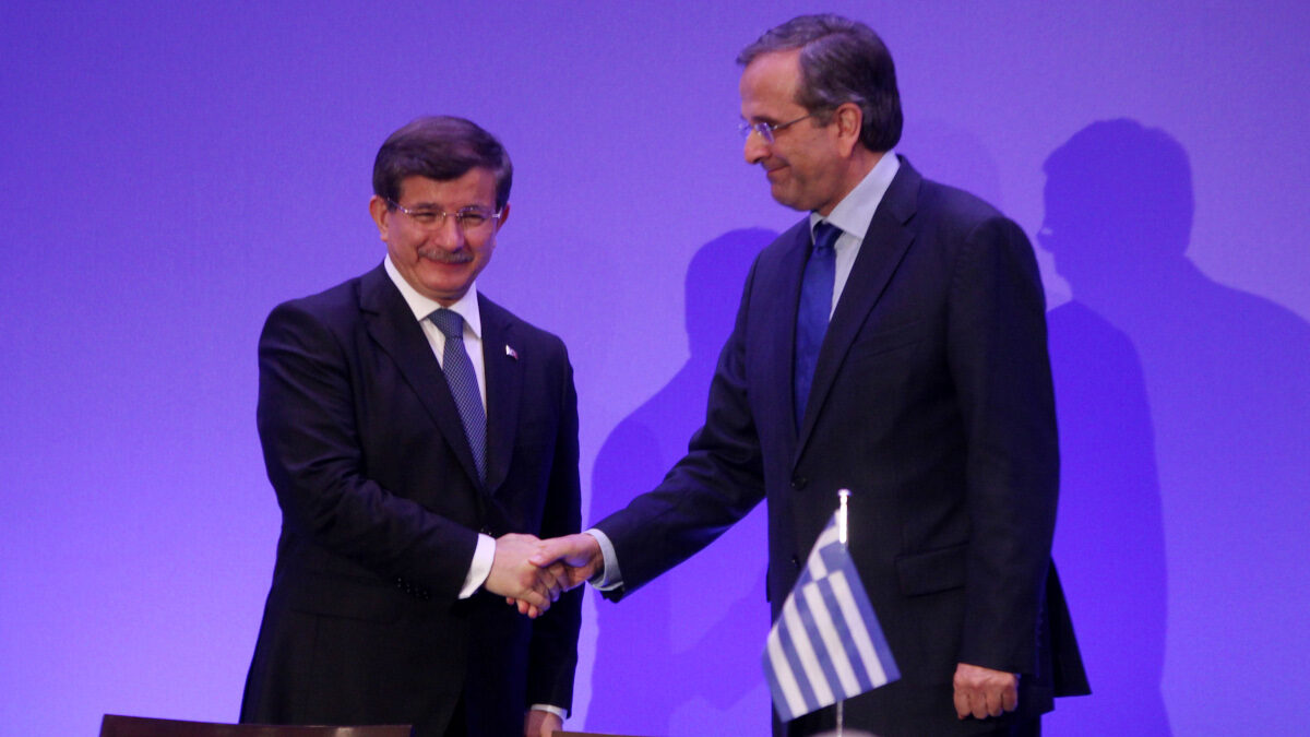 Στιγμιότυπο από τις εργασίες του 3ου Ανωτάτου Συμβουλίου Συνεργασίας Ελλάδας - Τουρκίας - Πρωθυπουργοί Ελλάδας - Τουρκίας, Α. Νταβούτογλου - Α. Σαμαράς - Δεκέμβρης 2014