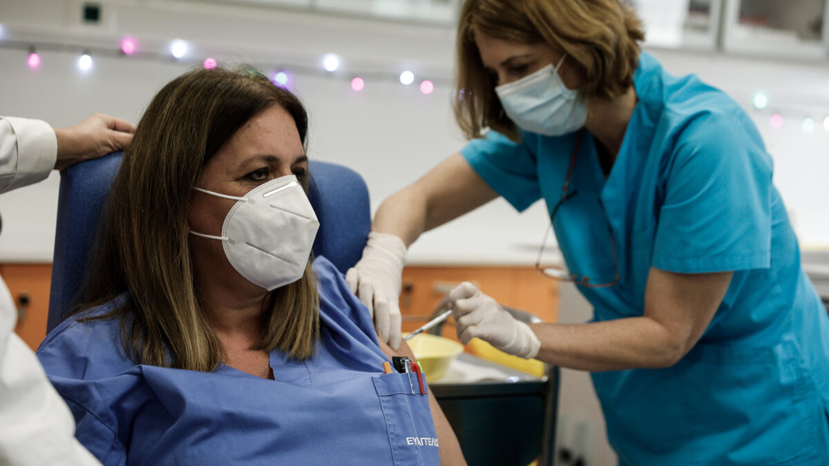 Εμβολιασμός υγειονομικού προσωπικού στον «Ευαγγελισμό»