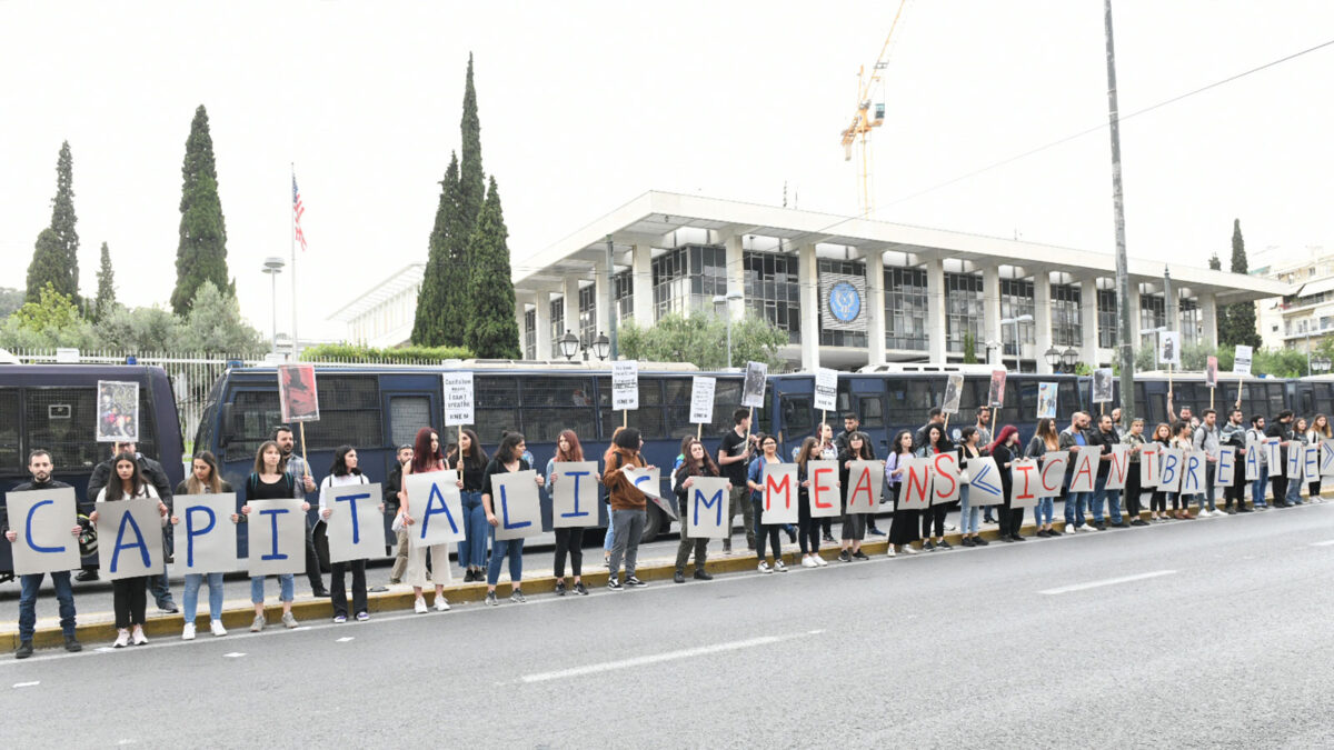Αθήνα: Διαμαρτυρία στην Αμερικανική Πρεσβεία ενάντια στη βαρβαρότητα και την καταστολή στις ΗΠΑ