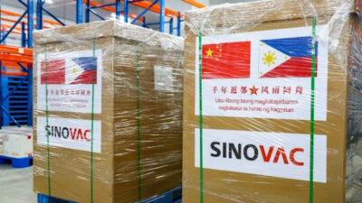 Πρώτες δόσεις του κινέζικου εμβολίου έφτασαν στις Φιλιππίνες